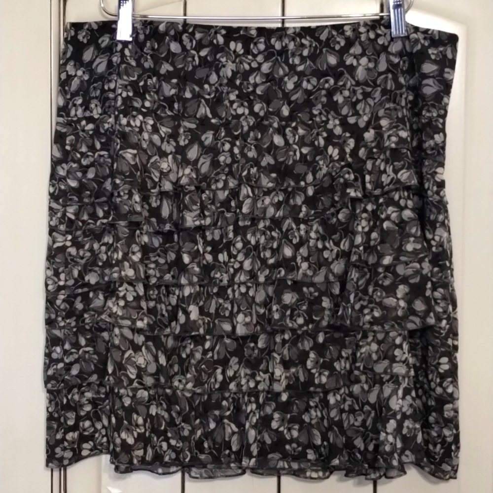 Loft Ann Taylor A-line Gray Floral Ruffle tiered Skirt Size 14 New with Tags
